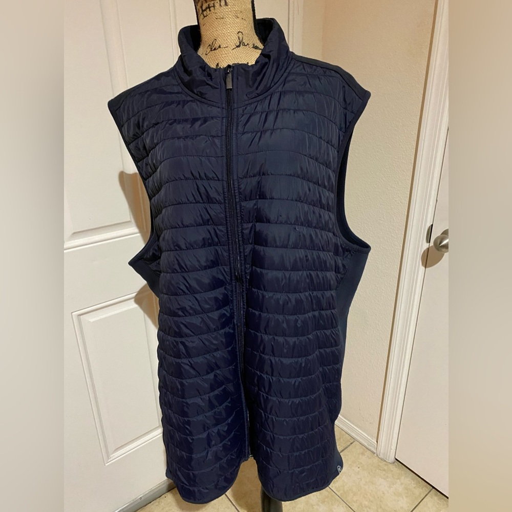 Perry Ellis Men’s Nylon Quilted Vest.